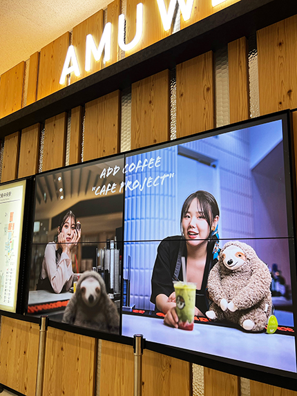 JR鹿児島中央駅グルメ横丁4連サイネージ｜鹿児島カフェ addCoffee